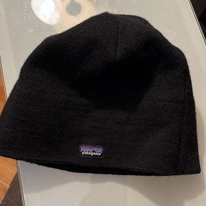 Patagonia wool blend black winter hat in very good condition